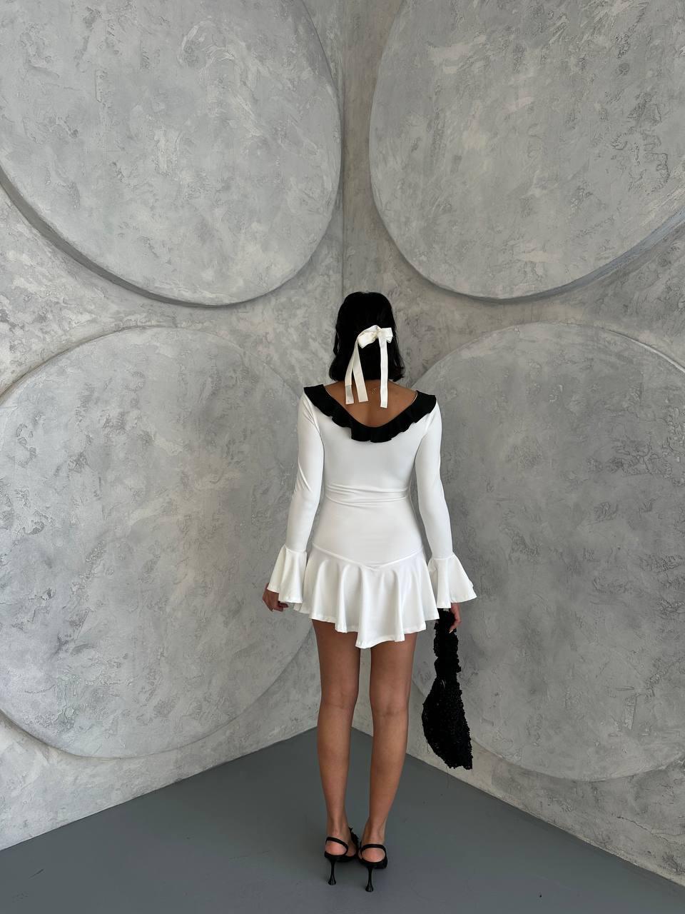 Siyah Fırfır Detaylı Eteği Volanlı Tasarım Elbise Beyaz