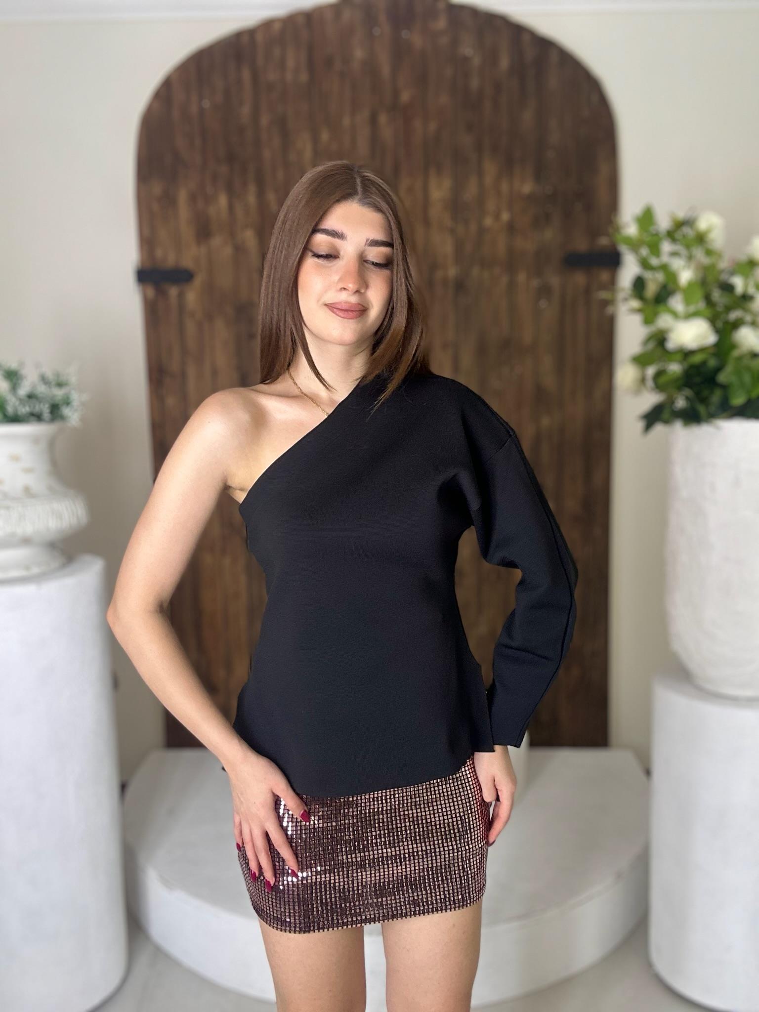 Tek Kol Bel Oturmalı Yanlar Yırtmaç Detaylı Triko Kazak 