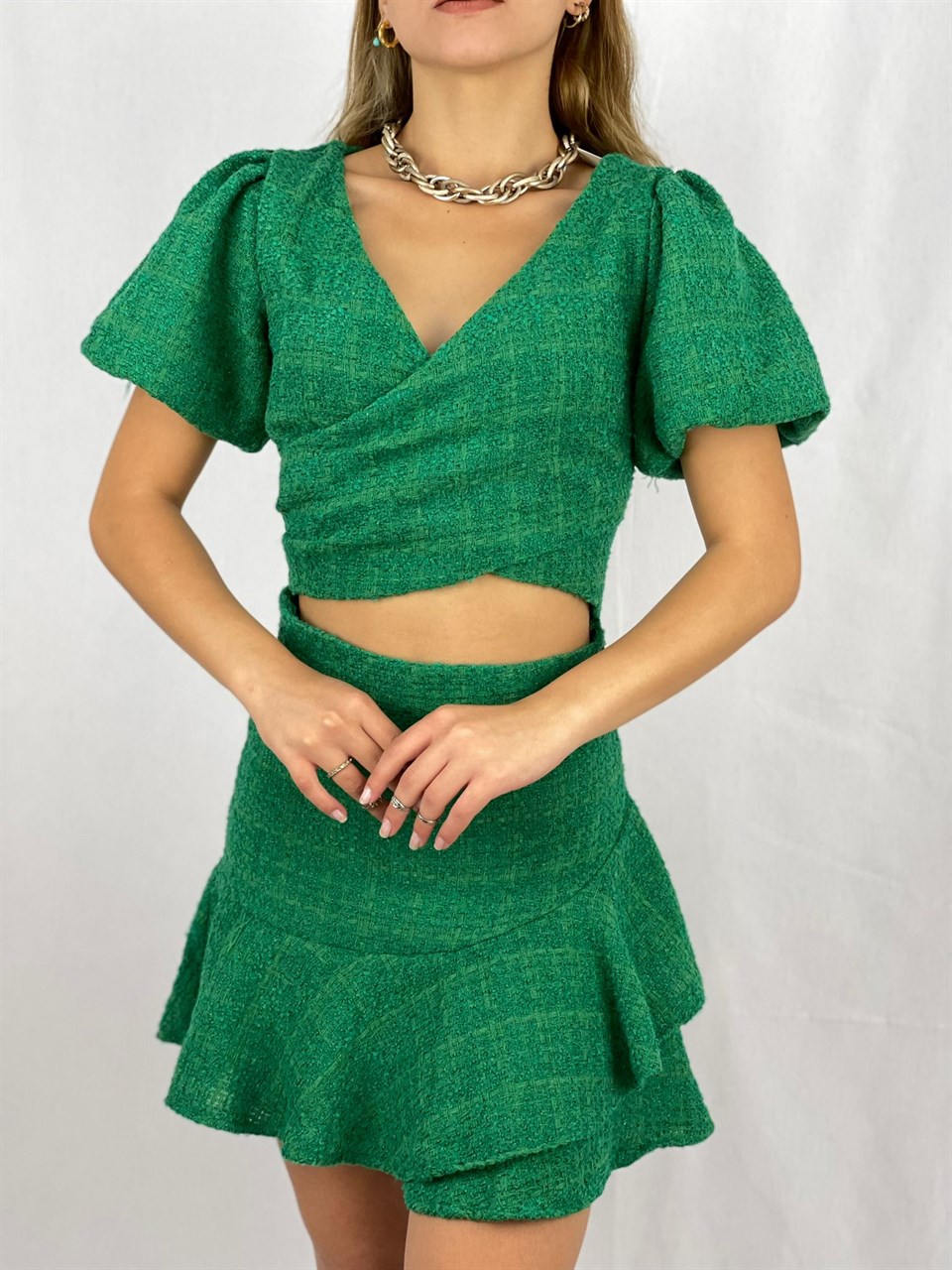 Tuvit Kumaş Balon Kol Bel Dekolteli Volanlı Elbise