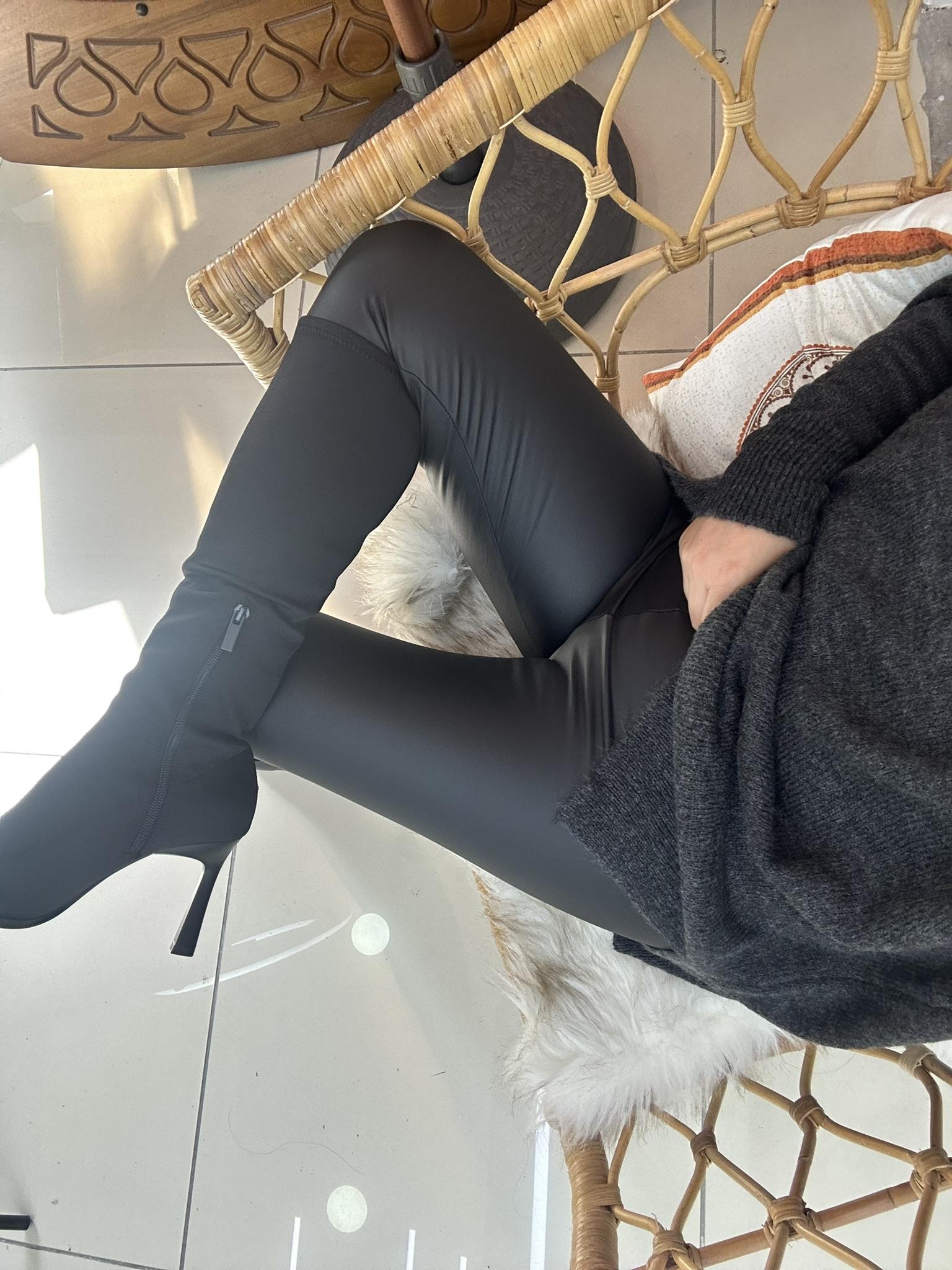 Vegan Deri Kumaş İçi Şardonlu Yüksek Bel Tayt