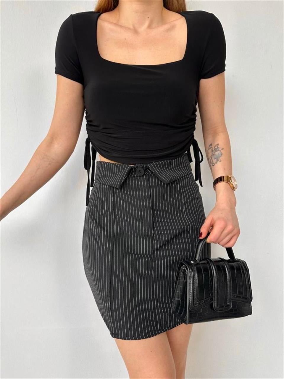 Yan Büzgülü Kare Yaka Sandy Kumaş Bluz