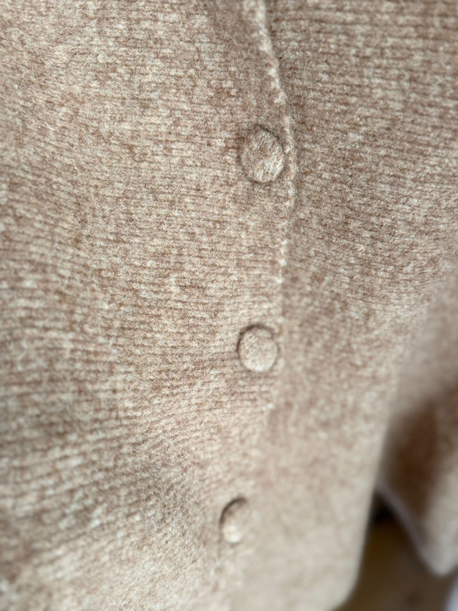 Yumuşak Dokulu Peplum Düğmeli Bel Oturma Hırka Bej