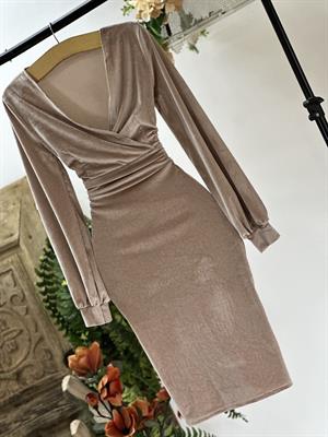  Kadife Kumaş Kruvaze Yaka Balon Kol Kalem Elbisemiz Bej