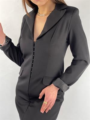 Agraf Detay Atlas Kumaş Tasarım Ceket Elbise