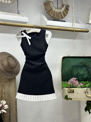 Atlas Kumaş Eteği Plise Detaylı Yaka Fiyonklu Elbisemiz