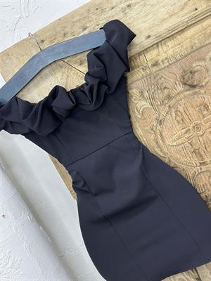 Atlas Kumaş Omuzlar Volanlı Tasarım Mini Elbise