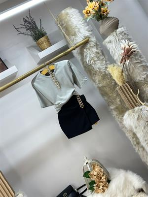 Atlas Kumaş Zincir Aksesuarlı Mini Siyah Etek 