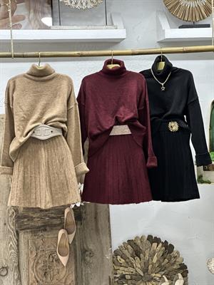 Balıkçı Yaka Triko Plise Görünümlü Etek İkili Siyah Triko Takım