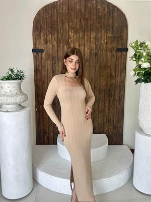 Burgu Kumaş Boyun Detay Kare Yaka Yan Yırtmaçlı Elbise Krem