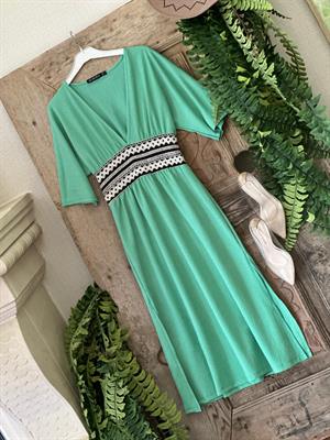 Bürümcük Kumaş Bel Örme Detaylı Rahat Midi Elbise