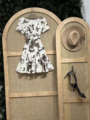 Crep Dokuma Kumaş Alaca Desen Tasarım Kloş Elbise