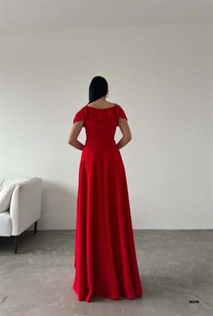 Crep Dokuma Kumaş Askılı Düşük Omuz Volan Detay Yan Uzun Abiye Yırtmaçlı Elbisemiz