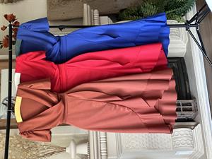 Crep Dokuma Kumaş Kruvaze Yaka Volan Detaylı Midi Boy Elbise