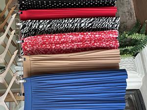 Crep Dokuma Kumaş Pliseli Çiçek Desen Midi Boy Etek 