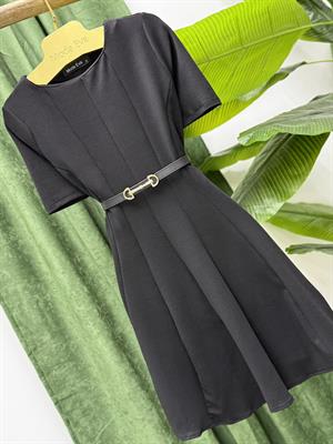 Crep Kumaş Kısa Kol Eteği Kloş Parça Dikişli Elbise Siyah