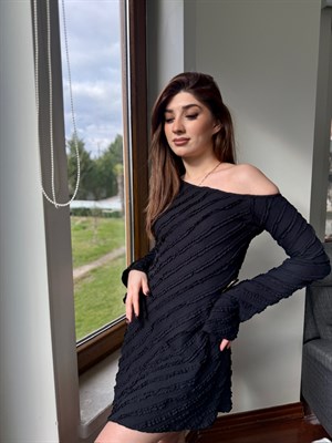 Dokulu Crep Kumaş Tek Omuzu Düşük Elbise Siyah
