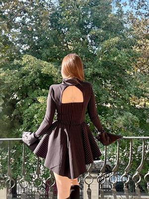 Double Kumaş Kollar ve Yaka Saten Detay Çizgi Desen Mini Elbise