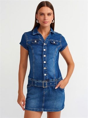 Düğmeli Eteği Kemer Detaylı Mini Jean Elbise