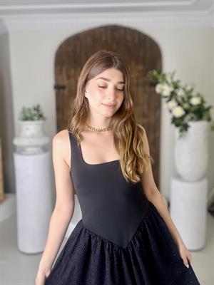 Eteği Fisto Detaylı Kare Yaka Mini Elbisemiz