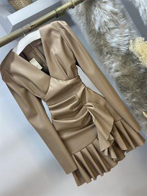 Eteği Volanlı V Yaka Tasarım Suni Deri Elbise