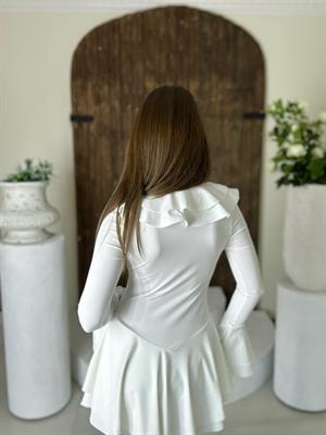 Fırfır Detay Scuba Kumaş Asimetrik Etekli Mini Tasarım Elbise Beyaz