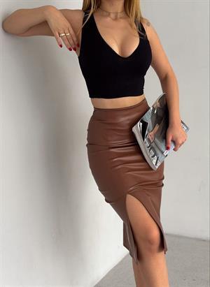 Full Likralı Fermuarsız Yırtmaçlı Pu Deri Kahverengi Kalem Etek