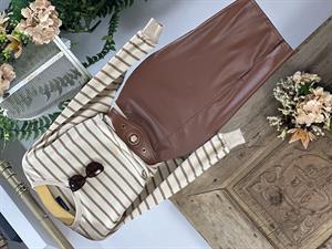 Full Likralı Fermuarsız Yırtmaçlı Pu Deri Kahverengi Kalem Etek