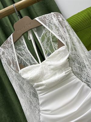 Güpür Detaylı Gloplu Drapeli Tasarım Elbise Beyaz