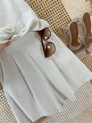 Ham Keten Kumaş Bel Arkası Lastikli Şort 