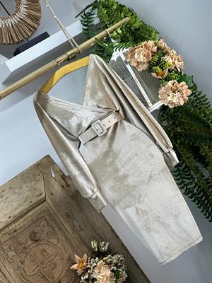 İnci Kadife Kumaş Kruvaze Yaka Kaplama Kemerli Kalem  Elbise 