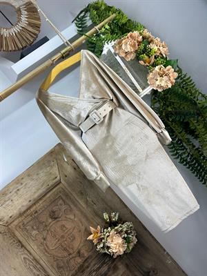 İnci Kadife Kumaş Kruvaze Yaka Kaplama Kemerli Kalem  Elbise 