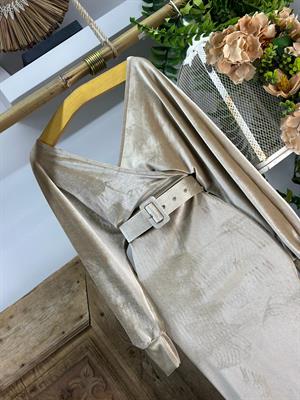 İnci Kadife Kumaş Kruvaze Yaka Kaplama Kemerli Kalem  Elbise 