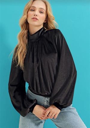 İnci Kadife Kumaş Yarım Balıkçı Yaka Rahat Kalıp Bluz 
