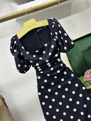 İthal Crep Kumaş Puantiye Desen Kare Yaka Siyah Midi Boy Elbise