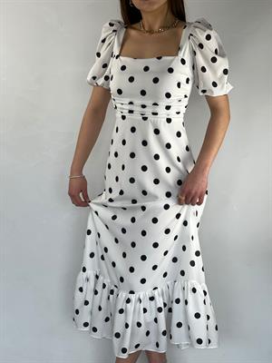 İthal Jenifer Crep Kumaş Kare Yaka Puantiye Desen Midi Boy Elbise