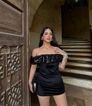 İthal Kadife Kumaş Madonna Yaka Payet Detaylı Tasarım Siyah Mini Elbise