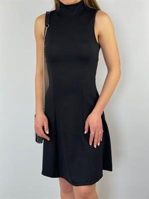 Jakarlı Kumaş Dik Yaka Kloş Elbise Kemer ve Aksesuarlar Hariçtir