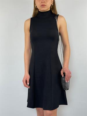 Jakarlı Kumaş Dik Yaka Kloş Elbise Kemer ve Aksesuarlar Hariçtir