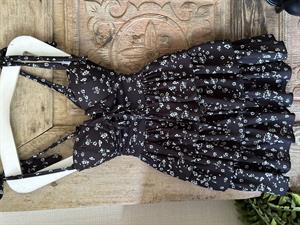 Jenifer Kumaş Çıtır Desen Kuşgözü Detay Kat Etekli Renkli Elbise