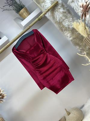 Kadife Kumaş Kare Yaka Yırtmaçlı Mini  Elbise 