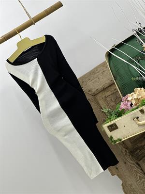 Kare Yaka Çift Renk Triko Kalem Elbise