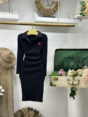 Kaşkorse Kumaş  Kalp Nakışlı Polo Yaka Uzun Kollu Siyah Elbise