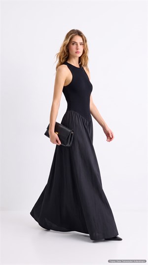 Kaşkorse ve Poplin Kumaş Büzgülü Beli Verev Kesim Midi Boy Elbise Siyah