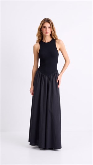 Kaşkorse ve Poplin Kumaş Büzgülü Beli Verev Kesim Midi Boy Elbise Siyah