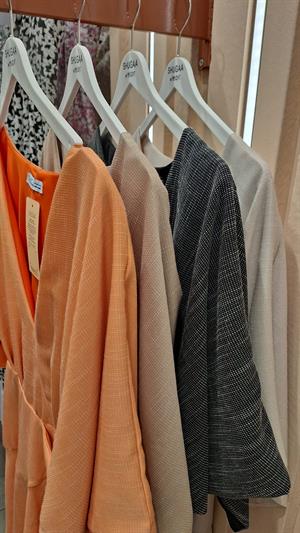 Keten Kumaş Etekleri Volanlı Bağlama Detay Tasarım Elbise