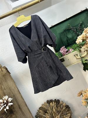 Keten Kumaş Etekleri Volanlı Bağlama Detay Tasarım Elbise