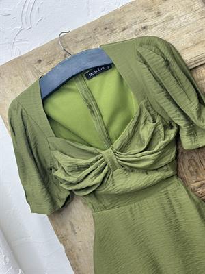 Keten Kumaş Kalp Yaka Haki Yeşil Kloş Elbise