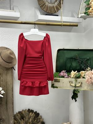 Likralı Crep Örme Kumaş Kare Yaka Drapeli Eteği Fırfırlı Balon Kol Kırmızı Elbise