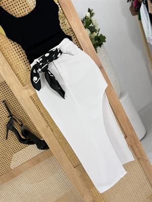 Likralı Jean Kumaş Beyaz Derin Yırtmaçlı Kalem Etek