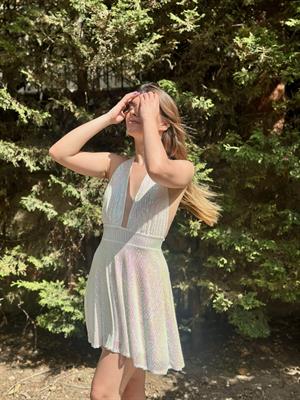 Likralı Payet Kumaş Boyundan Bağlamalı Kloş Tasarım Elbise Beyaz